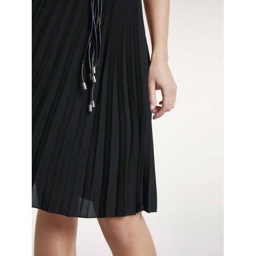 Klasyczna plisowana sukienka damska z paskiem HEINE, czarny, ozdobny pasek